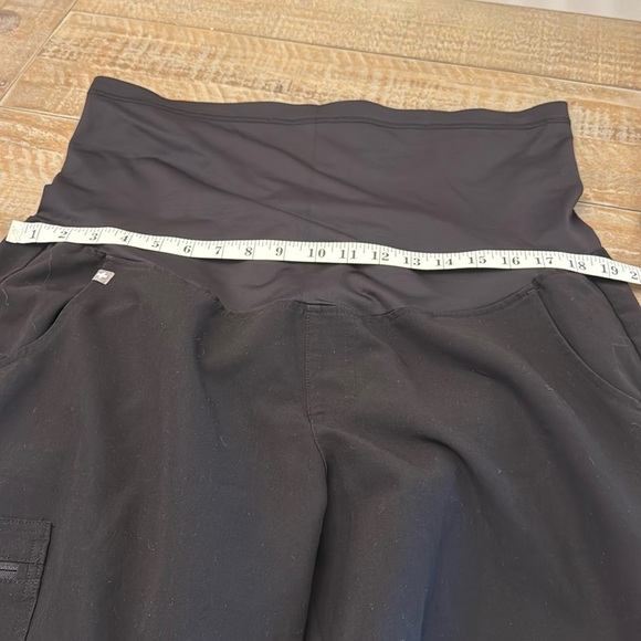 Figs Zamora Maternity Jogger Scrub Pants™ - Picture 5 of 10